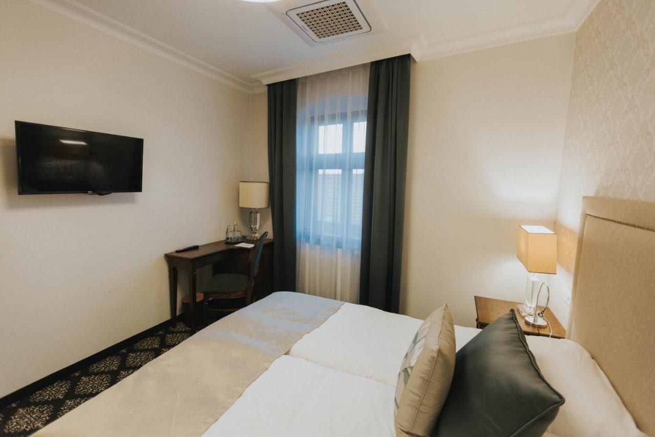 Hg Hotel Toszek 外观 照片